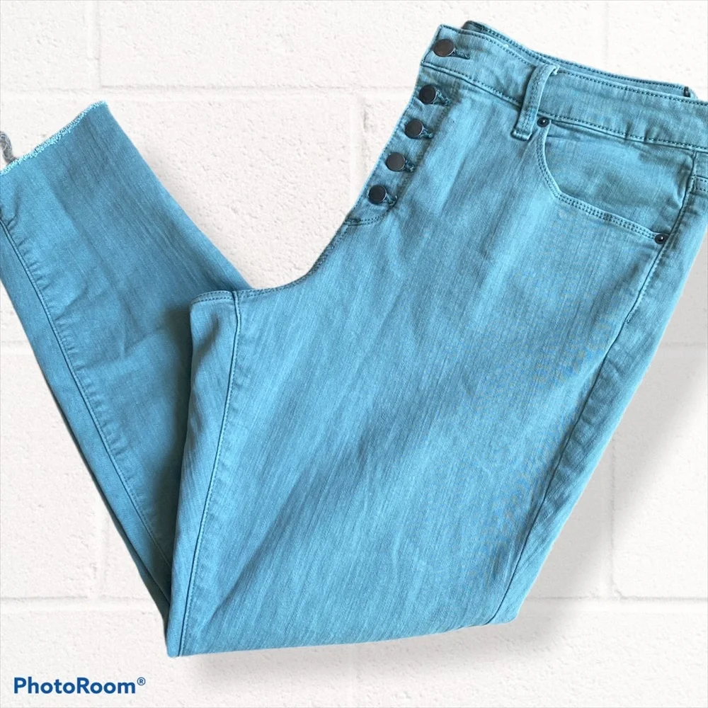 Universal Thread High Rise Cropped Jeans - Picture 2 of 10